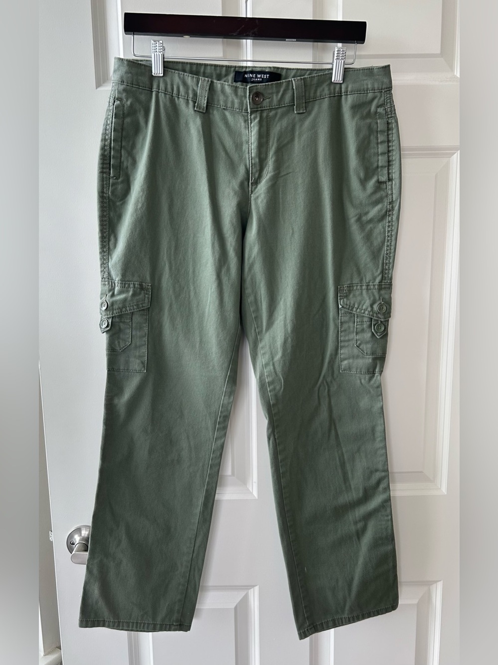 Nine West Women’s Olive Green Cargo Pants. Size 10.